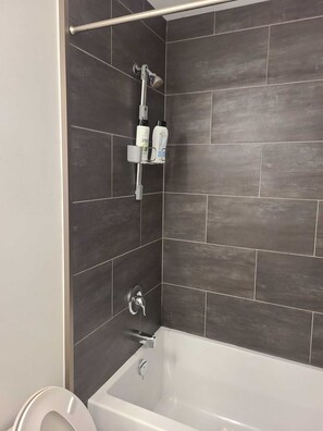 Amenidades de baño ecológicas, toallas, jabón, shampoo 