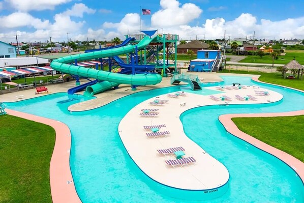 Pool - 10% discount for weekly stays! Family Friendly 4 bedroom home! (Bolivar Peninsula)