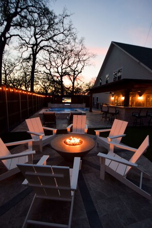 Terrace/patio - Private place to hide away. Endless fun w/pool & game room for multiple families (Fort Worth)