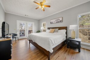 4 bedrooms, iron/ironing board, WiFi, bed sheets