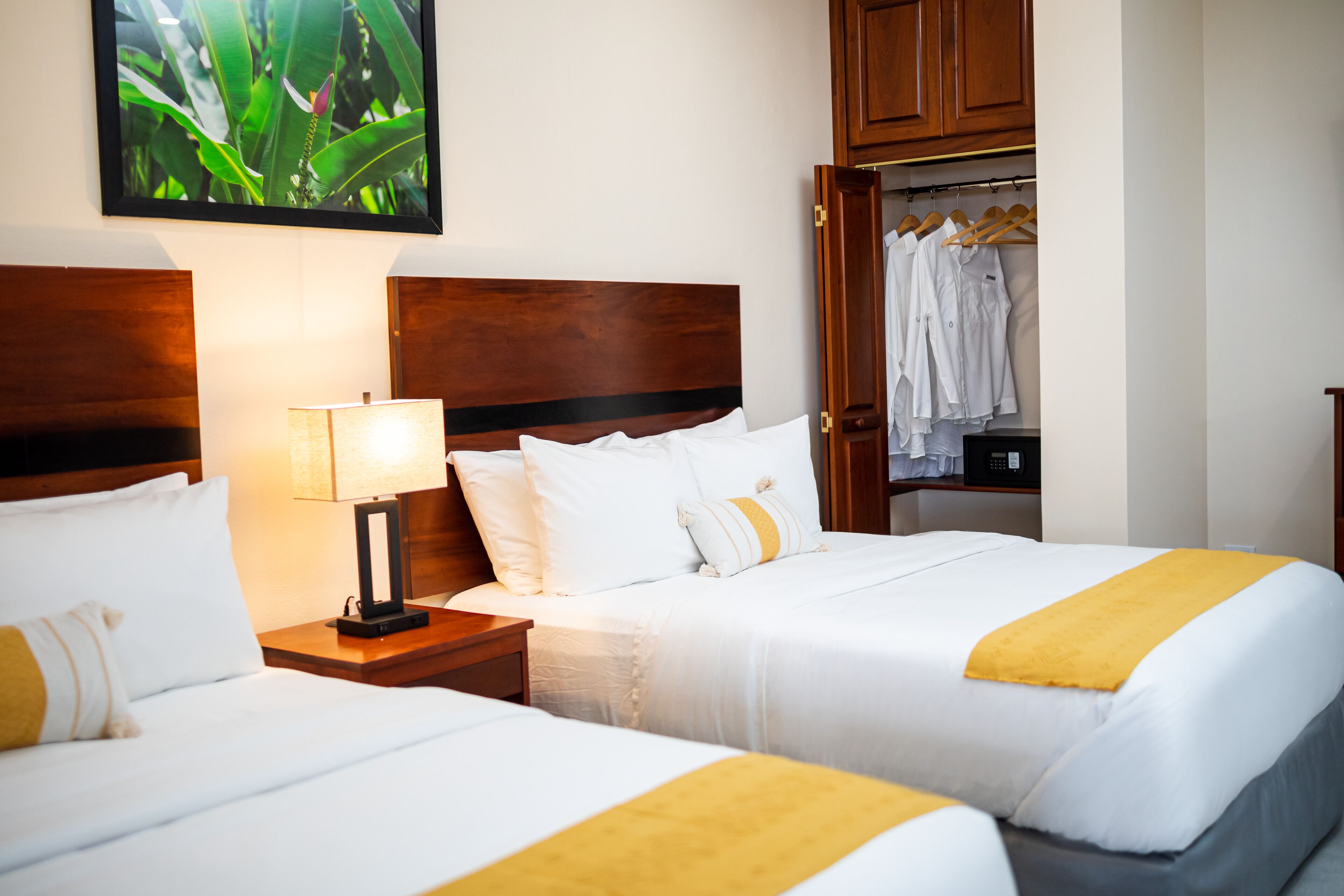 Suite Deluxe, 2 grands lits | Coffre-fort, décor unique, rideaux d’obscurcissement
