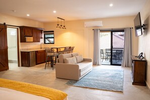 Studio, 1 King Bed with Sofa bed, Kitchenette