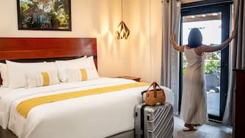 Deluxe Suite, 1 King Bed | 1 bedroom, in-room safe, individually decorated, blackout drapes