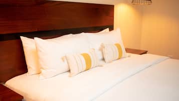 Standard Room, 1 King Bed | 1 bedroom, in-room safe, individually decorated, blackout drapes