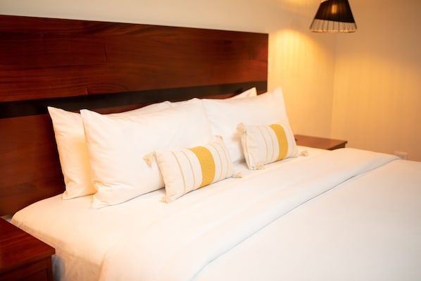Standard Room, 1 King Bed