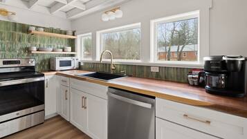 Mikrowelle, Ofen, Herdplatte, Geschirrspüler