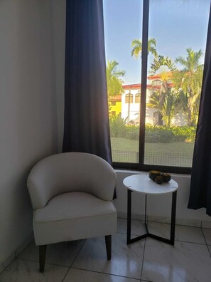 Smart TV - 6-bedroom house in Hermosa Palms, Playa Hermosa near Jaco Beach in Costa Rica. (PLAYA HERMOSA)