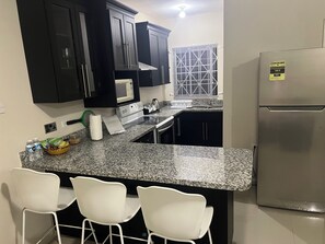 Micro-ondes, four, plaque de cuisson