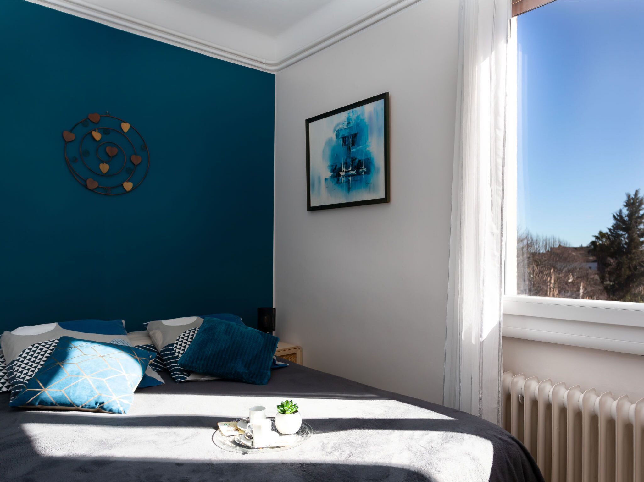 1 bedroom, desk, WiFi