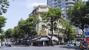 Pintu masuk properti