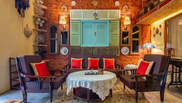 Toetasjesleilighet – classic, byutsikt | Oppholdsområde | Smart-TV