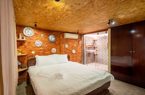 Classic Duplex, City View | 4 bedrooms, premium bedding, memory-foam beds, minibar - Ancient Saigon House BenThanh Center (Ho Chi Minh City)