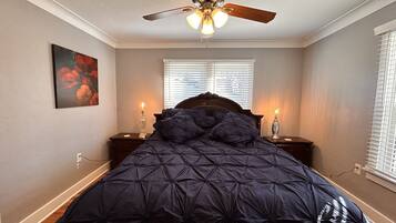 3 soverom, strykejern/-brett, wi-fi (mot et tillegg) og sengetøy