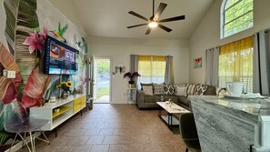 スマートテレビ、テーブルサッカー台、卓球台