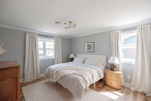 4 habitaciones, escritorio, wifi y ropa de cama