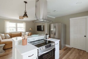 Fridge, microwave, oven, stovetop - New! Coastal Ranch with Pool (Wilmington)