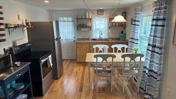 雪櫃、微波爐、焗爐、爐具