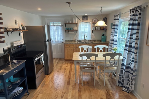 Frigorífic, microones, forn i placa de cuina