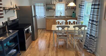 Lake Norman getaway steps away from Marina!