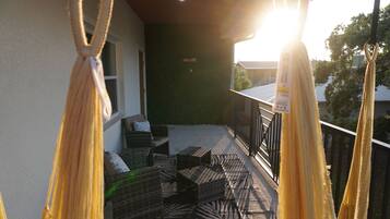 SoLE *Riverview*-Suite #4 2 minute walk to beach | Balcony view