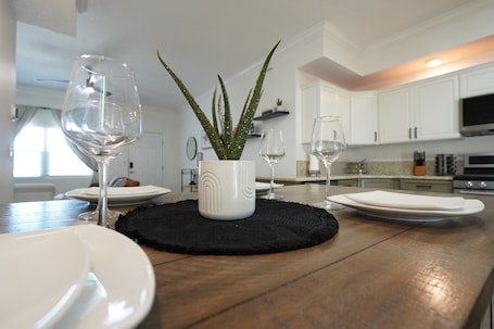SoLE Courtyard-Suite #5 2 minute walk to beach | In-room dining