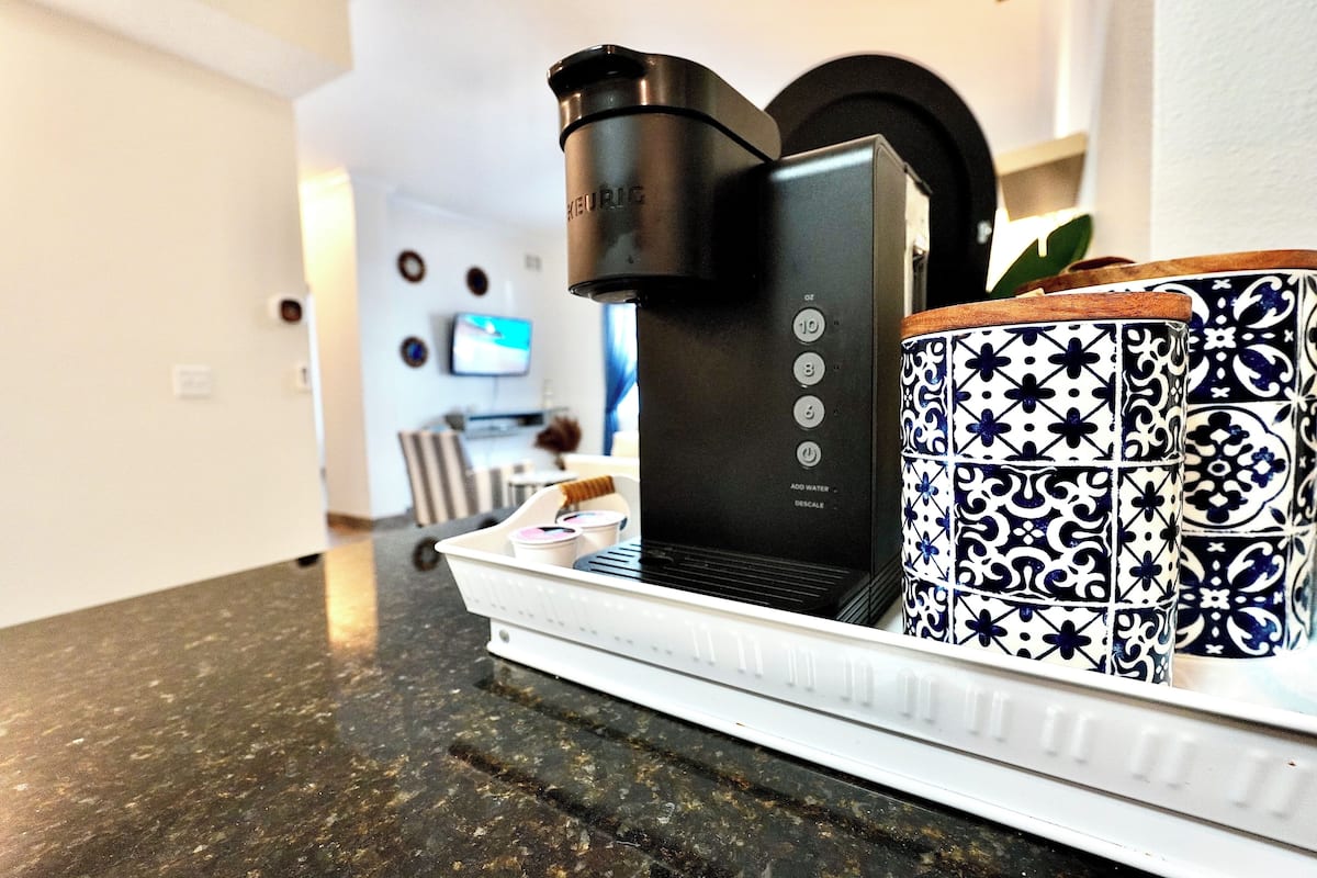 SoLE *Courtyard*-Suite #2 2 minute walk to beach | Coffee and/or coffee maker