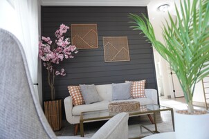 SoLE *Riverview*-Suite #3 2 minute walk to beach | Living area | Smart TV