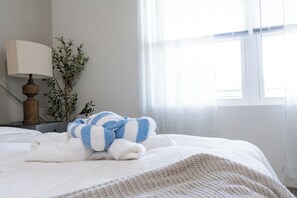 Premium-Villa, 2 Schlafzimmer, Flussblick | 2 Schlafzimmer, Daunenbettdecken, Betten mit Memory-Foam-Matratzen