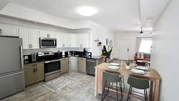 SoLE "Courtyard*-Suite #1 2 minute walk to beach | Private kitchen | Coffee/tea maker