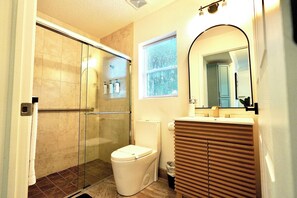 Biệt thự Cao cấp, 2 phòng ngủ, quang cảnh sông | Phòng tắm | Máy sấy tóc, khăn tắm, xà phòng, dầu gội 