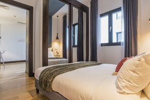 2 bedrooms, desk, iron/ironing board, travel crib