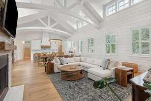 Smart TV, table tennis - The Villa Pairidaeza - New Build With Pool (Isle of Palms)