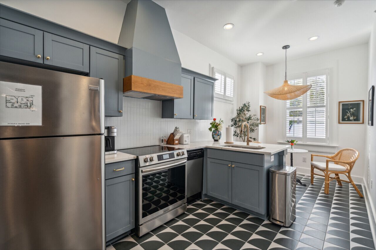 Geladeira, micro-ondas, fogão, cooktop