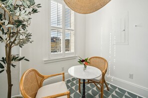 Dining - The Crescent Moon - Walk to King (Charleston)