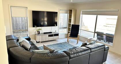 Spacious Coastal Oasis - 10 min to Torquay, 10 min to Geelong !
