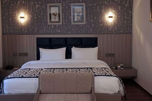Premium bedding, down comforters, memory foam beds, minibar - Grand Continent Anjuna A Sarovar Portico Affiliate Hotel (Anjuna)