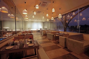 Restaurant - Grand Continent Anjuna A Sarovar Portico Affiliate Hotel (Anjuna)