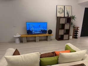 City Apartment | Living area