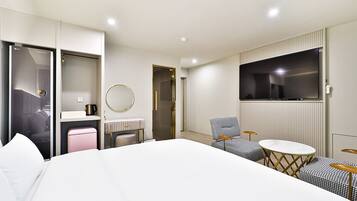 Business Double Room, Non Smoking, City View | 1 bedroom, desk, laptop workspace, free WiFi