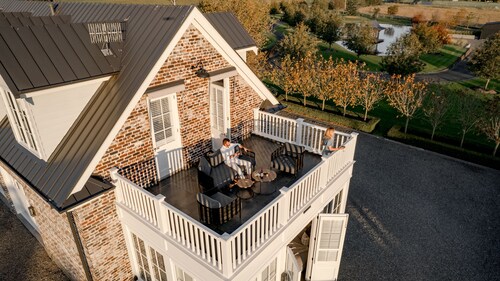 Linnaeus Suite, Berry - by Linnaeus Collection
