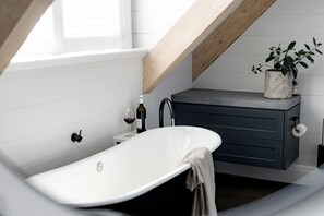 Casa Luxury | Bagno | Set di cortesia gratuito, asciugacapelli, asciugamani, sapone