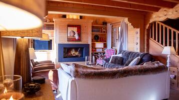 Télévision, cheminée