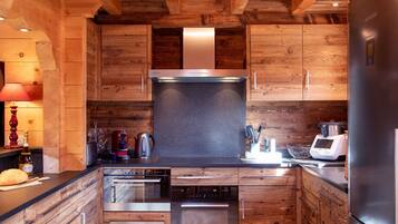 Réfrigérateur, four, lave-vaisselle, grille-pain