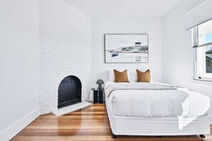 3 makuuhuonetta, työpöytä, silitysrauta/-lauta, Wi-Fi