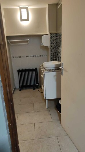 Bathroom - Hakimo (Douchy-les-Mines)
