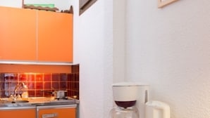 Kaffetrakter/tekoker, kjøleskap, ovn og brødrister