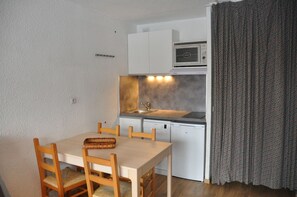 Réfrigérateur, micro-ondes, lave-vaisselle