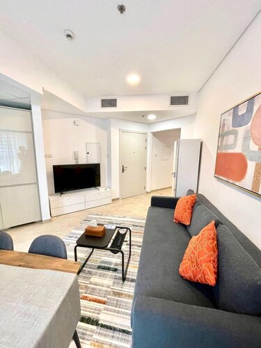 Cozy 2 bedroom near metro in JLT