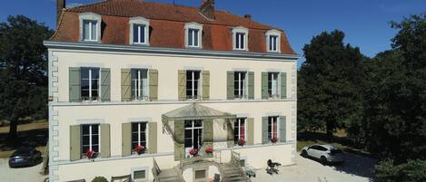 Fachada de la propiedad