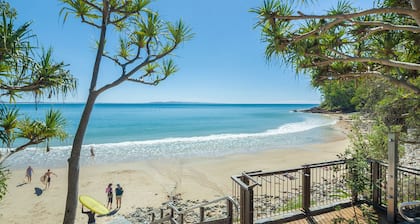 Noosa Riverside Haven - Easy walk to River, Beach & Hastings Street.
